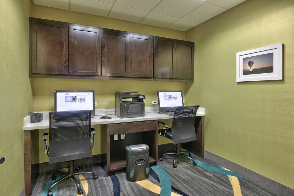 hampton inn and suites albuquerque airport