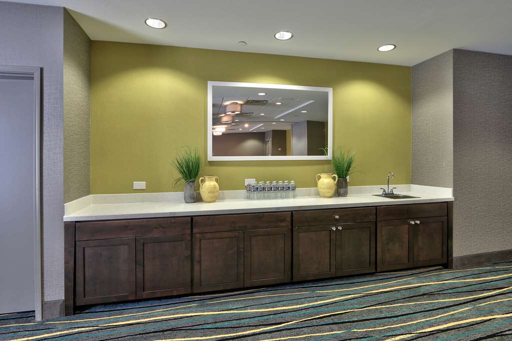 hampton inn and suites albuquerque airport
