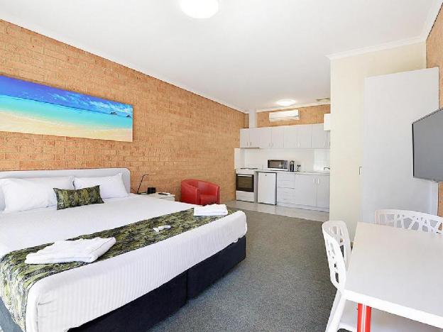 cranbourne motor inn