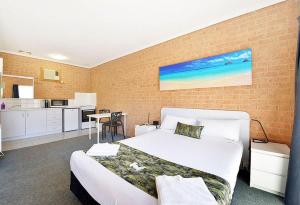 cranbourne motor inn