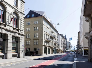 top city center lion monument