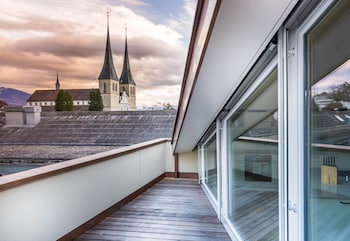 top city center lion monument
