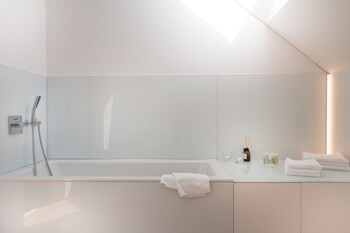 top city center lion monument