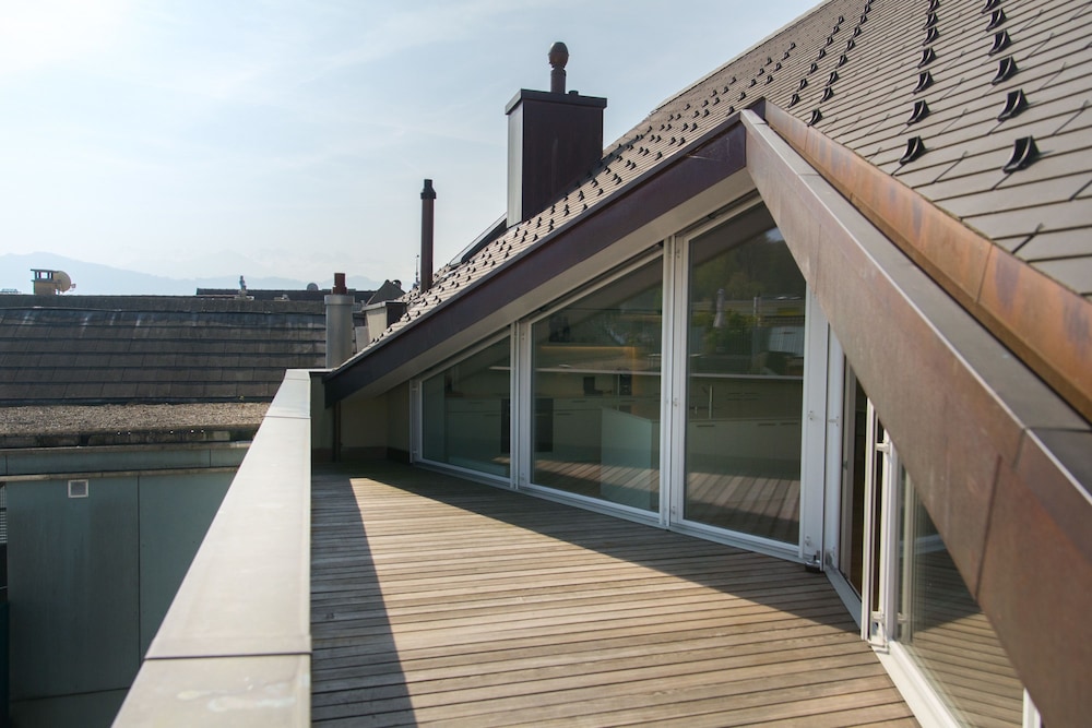 top city center lion monument