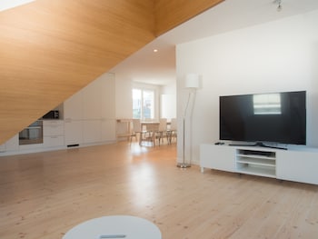 top city center lion monument