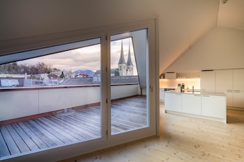 top city center lion monument