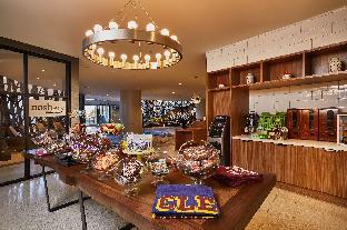 Hilton Cleveland Downtown,Burke Lakefront Airport>>Brunswick,4 star