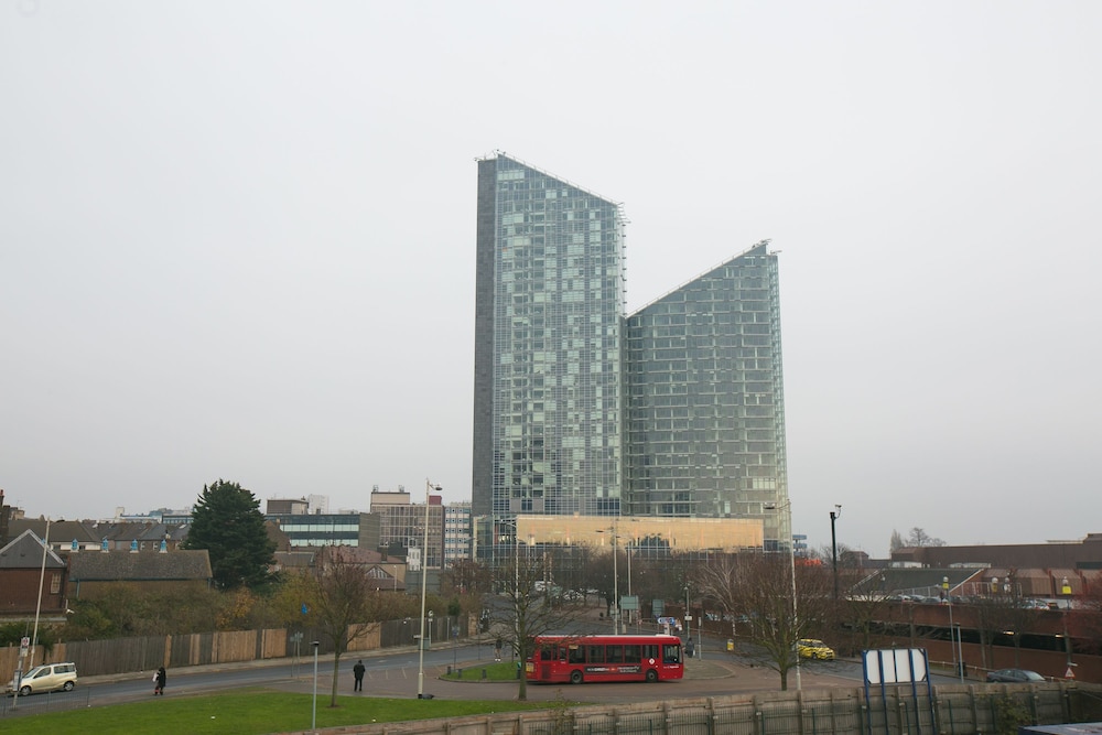 belvilla ilford hill hotel london