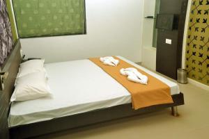 Hotel Anand,Near Ganeshghule Beach,2 star