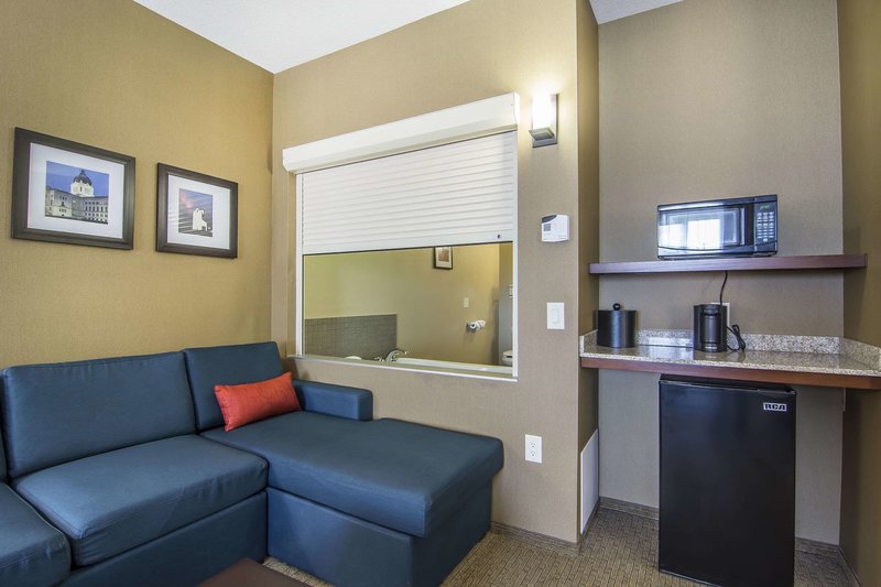 comfort suites regina