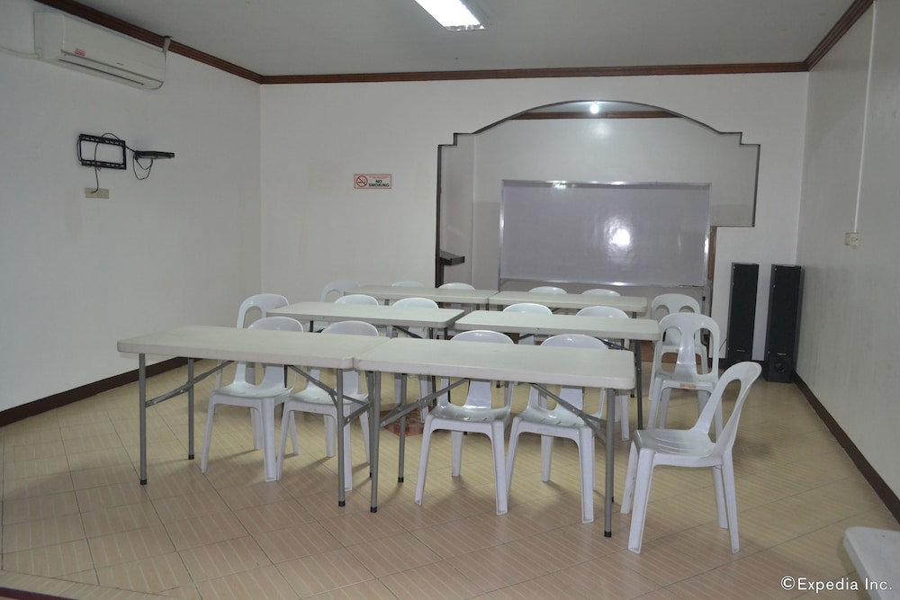 antonios apartelle and suites