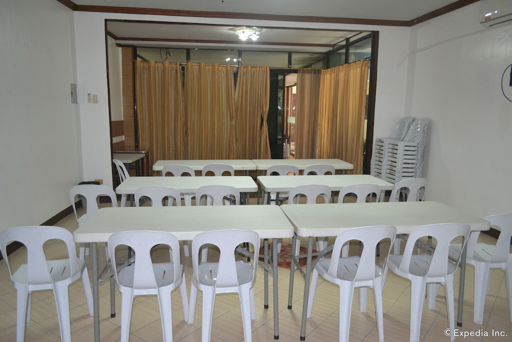 antonios apartelle and suites