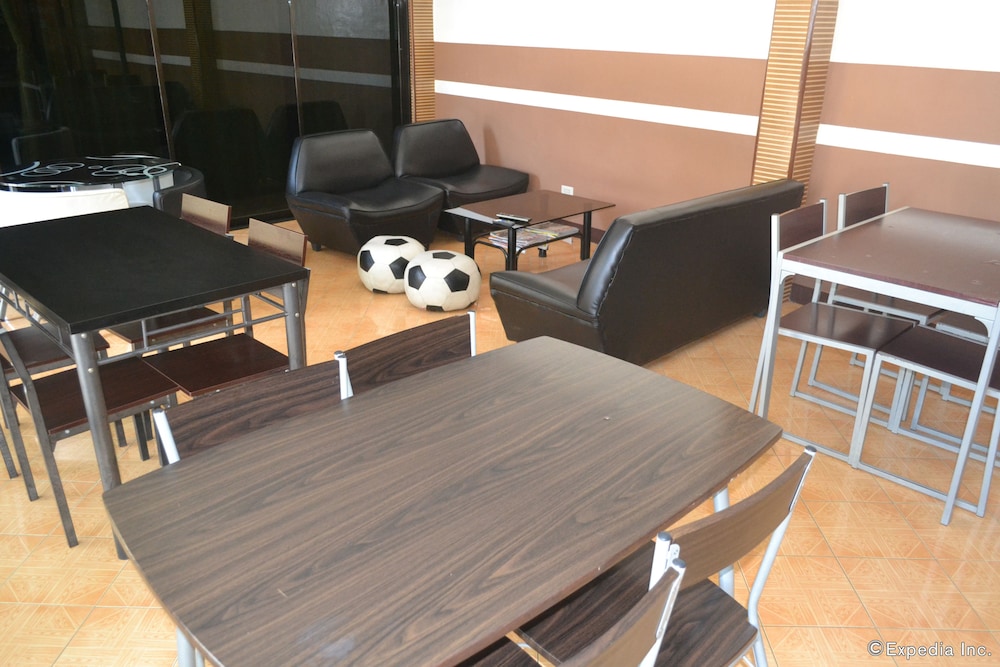 antonios apartelle and suites
