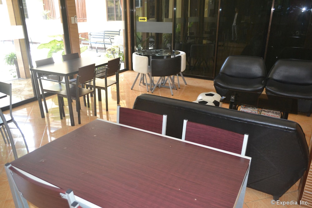 antonios apartelle and suites