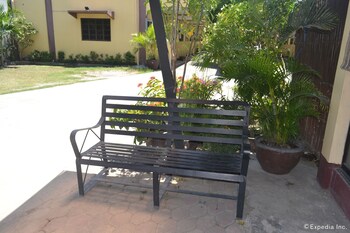 antonios apartelle and suites