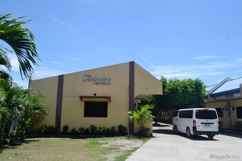 antonios apartelle and suites