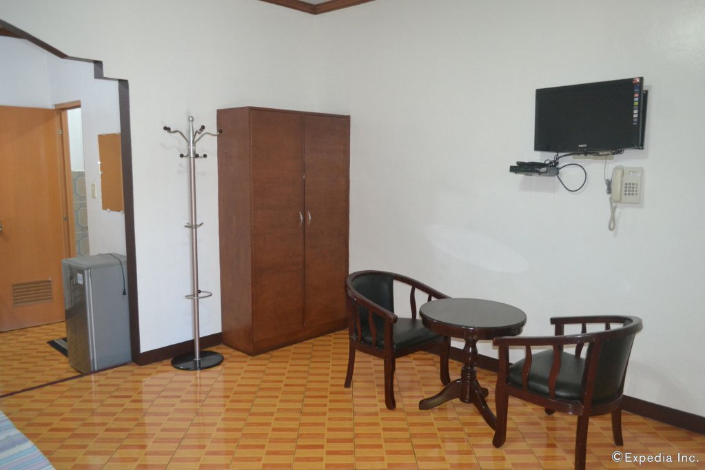 antonios apartelle and suites