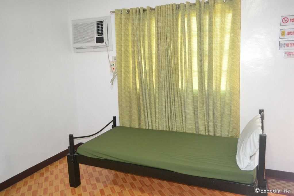antonios apartelle and suites