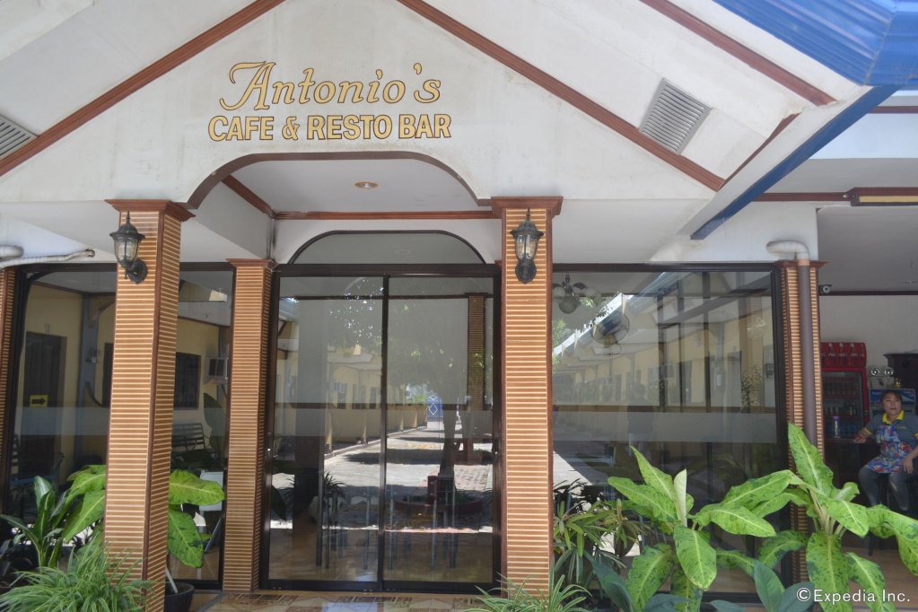 antonios apartelle and suites