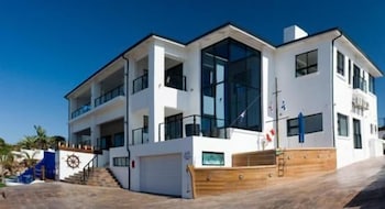 ahoy boutique hotel