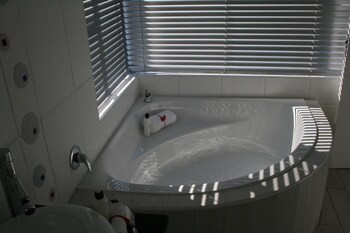ahoy boutique hotel
