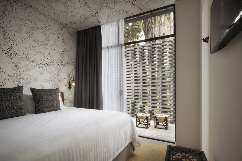 pug seal polanco allan poe