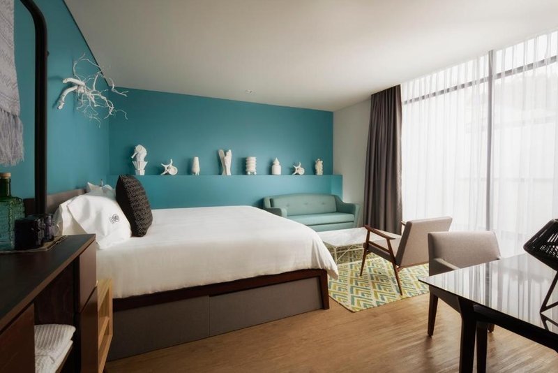 pug seal polanco allan poe