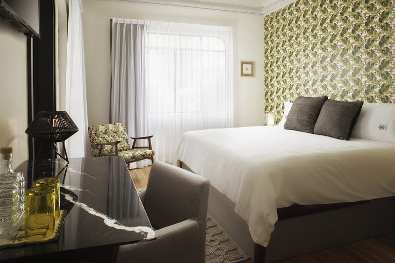 pug seal polanco allan poe