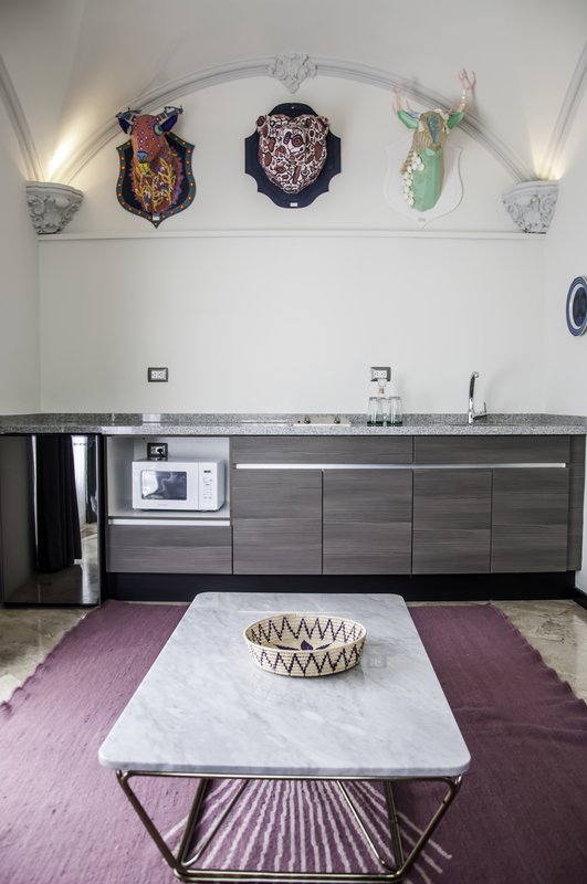 pug seal polanco allan poe