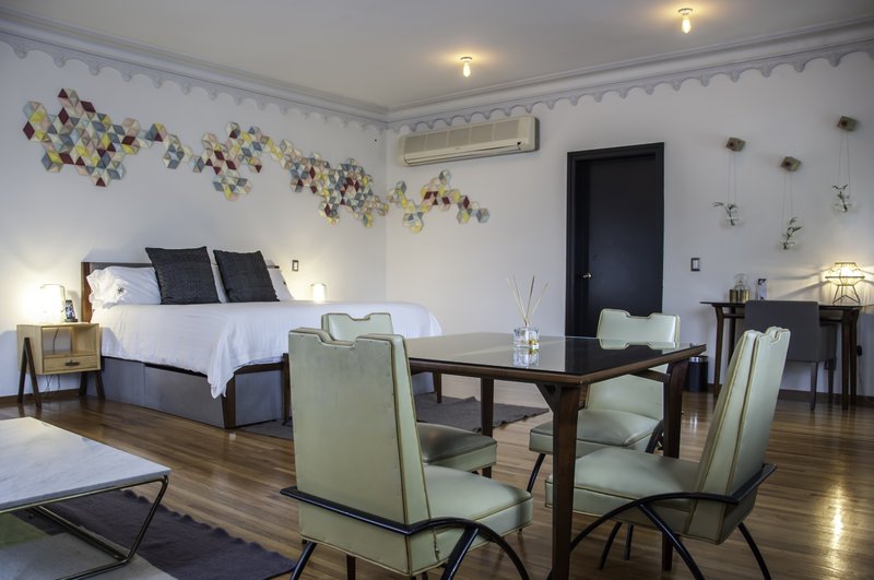 pug seal polanco allan poe