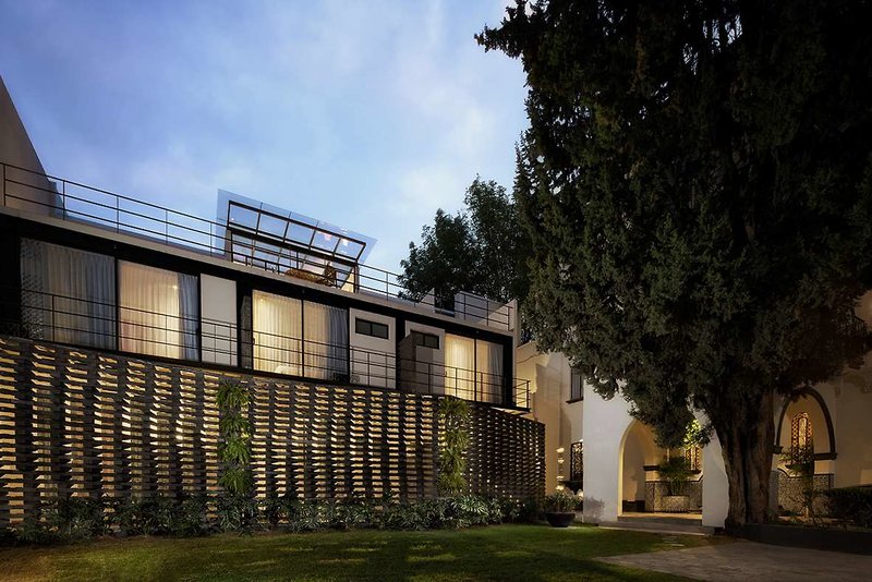 pug seal polanco allan poe