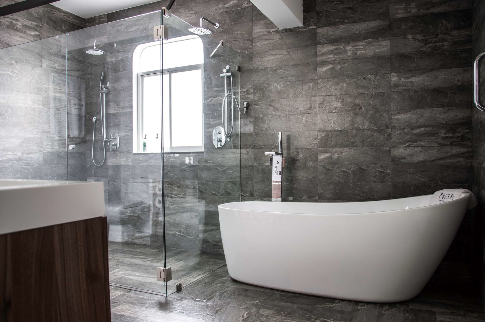 pug seal polanco allan poe