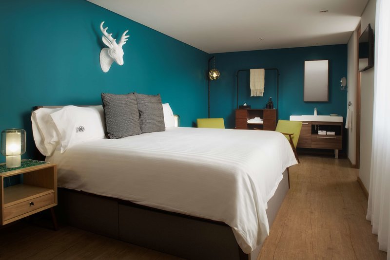 pug seal polanco allan poe