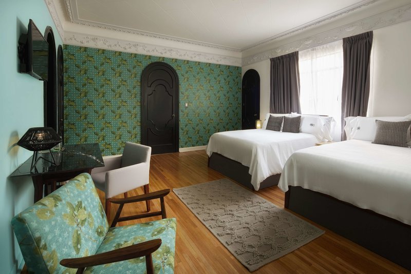 pug seal polanco allan poe