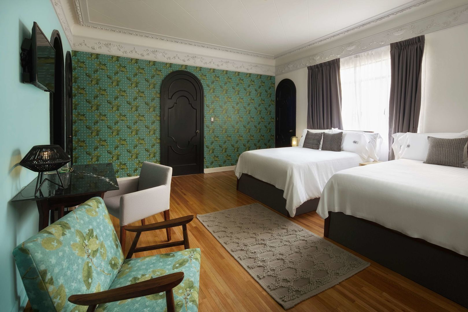 pug seal polanco allan poe