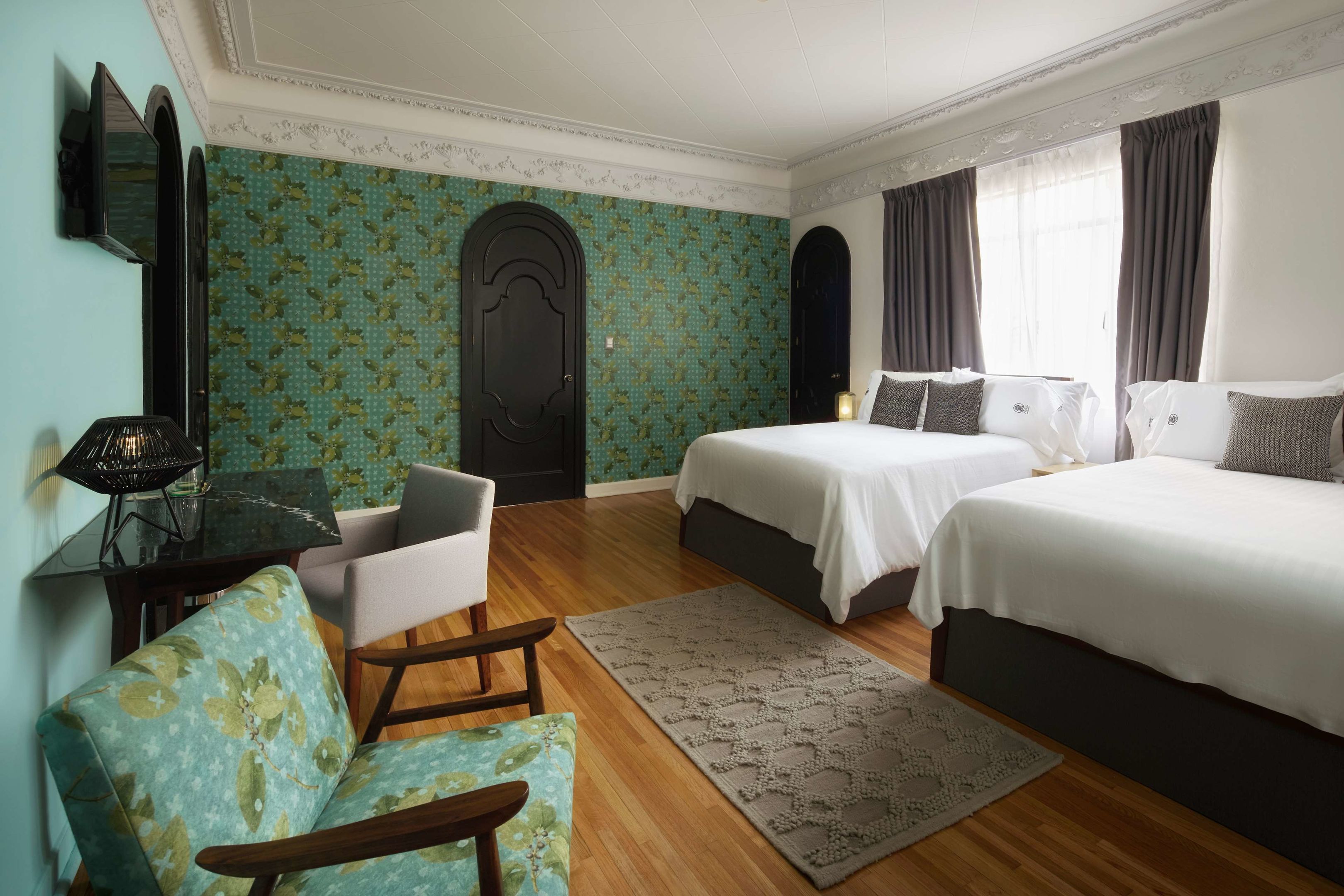 pug seal polanco allan poe