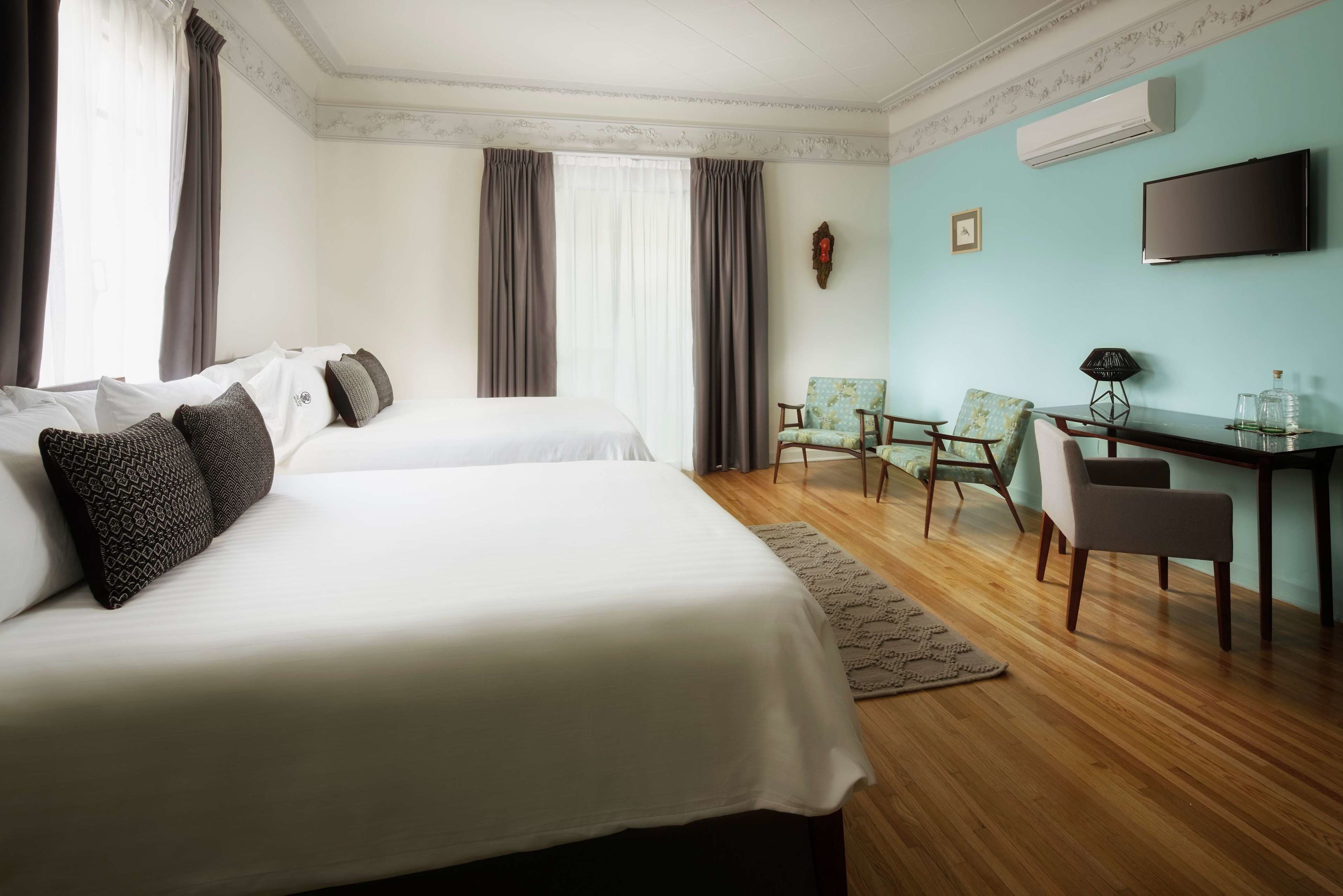 pug seal polanco allan poe