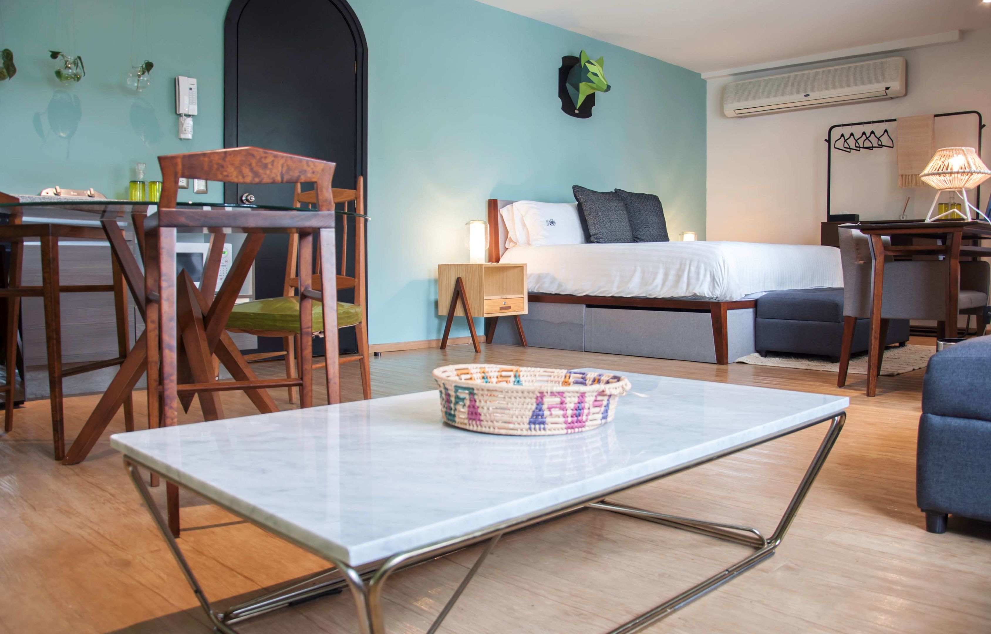 pug seal polanco allan poe