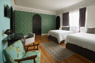 pug seal polanco allan poe