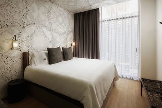 pug seal polanco allan poe