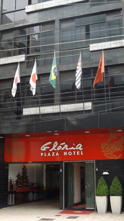 gloria plaza hotel adults only
