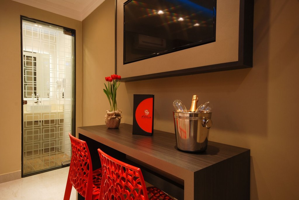 gloria plaza hotel adults only