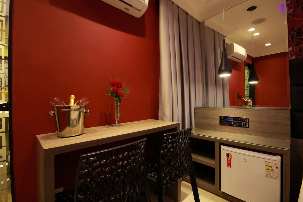 gloria plaza hotel adults only