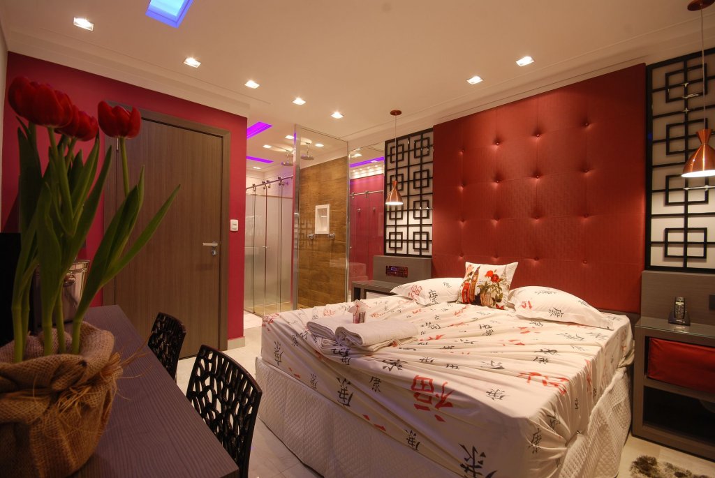 gloria plaza hotel adults only