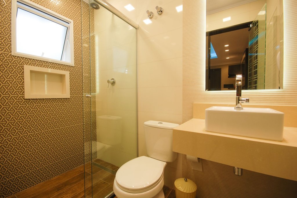 gloria plaza hotel adults only