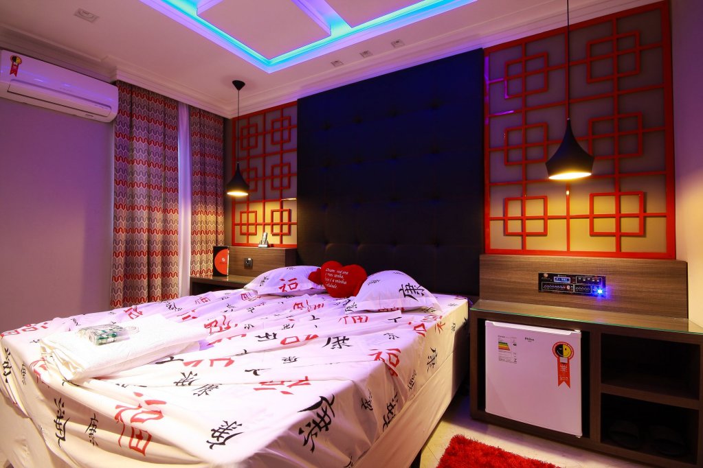 gloria plaza hotel adults only