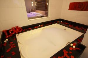gloria plaza hotel adults only