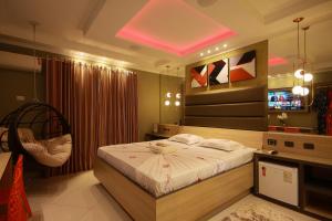 gloria plaza hotel adults only