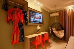 gloria plaza hotel adults only