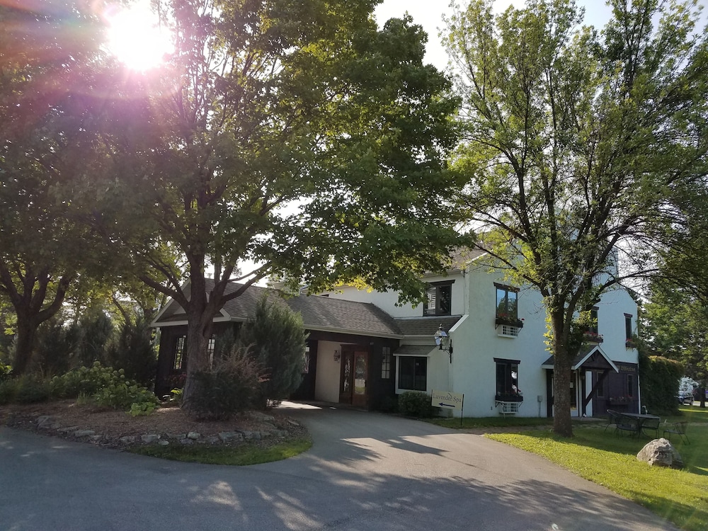 settlement courtyard inn and lavender spa